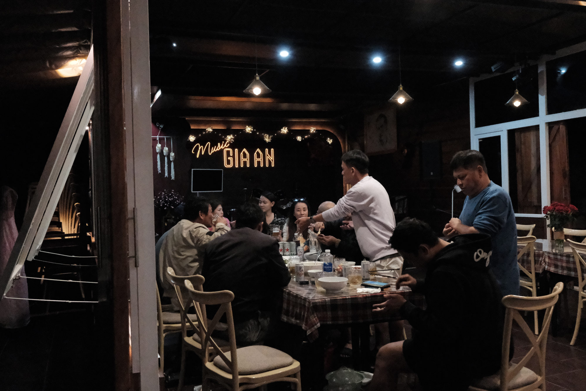 Sân khấu & karaoke – ảnh 1